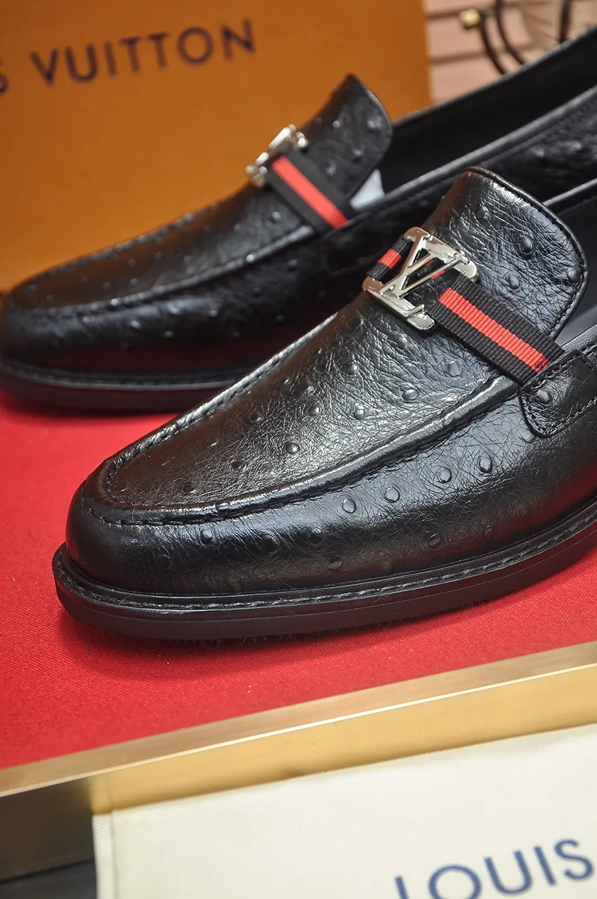 Men's men's shoes 💰460💶 [LV] (original single cowhide lining) 🍀LV's latest genuine leather business suit shoes are launched simultaneously on the official website. The first-layer cowhide imported from Italy is made of heavy gold, 💥1:1 rubber outsole from the official website. Versatile to wear, high-end without losing class, and the color combination is extraordinary. This four-season style is alluring when worn on your feet, showing off your big-name flair. Standard code 38-45 (45 customized)